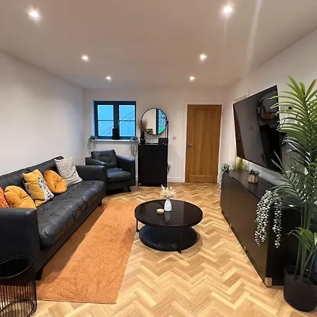 Апартаменты The Orchard - Ground Floor Flat *
