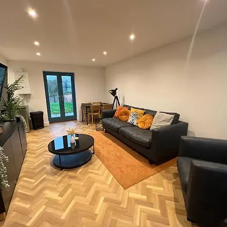 Апартаменты The Orchard - Ground Floor Flat *